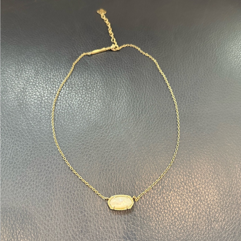Kendra Scott Gold Oval Pendant Necklace
